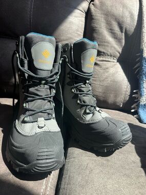 Columbia Black Gray Winter Hiking Boots Sz 8